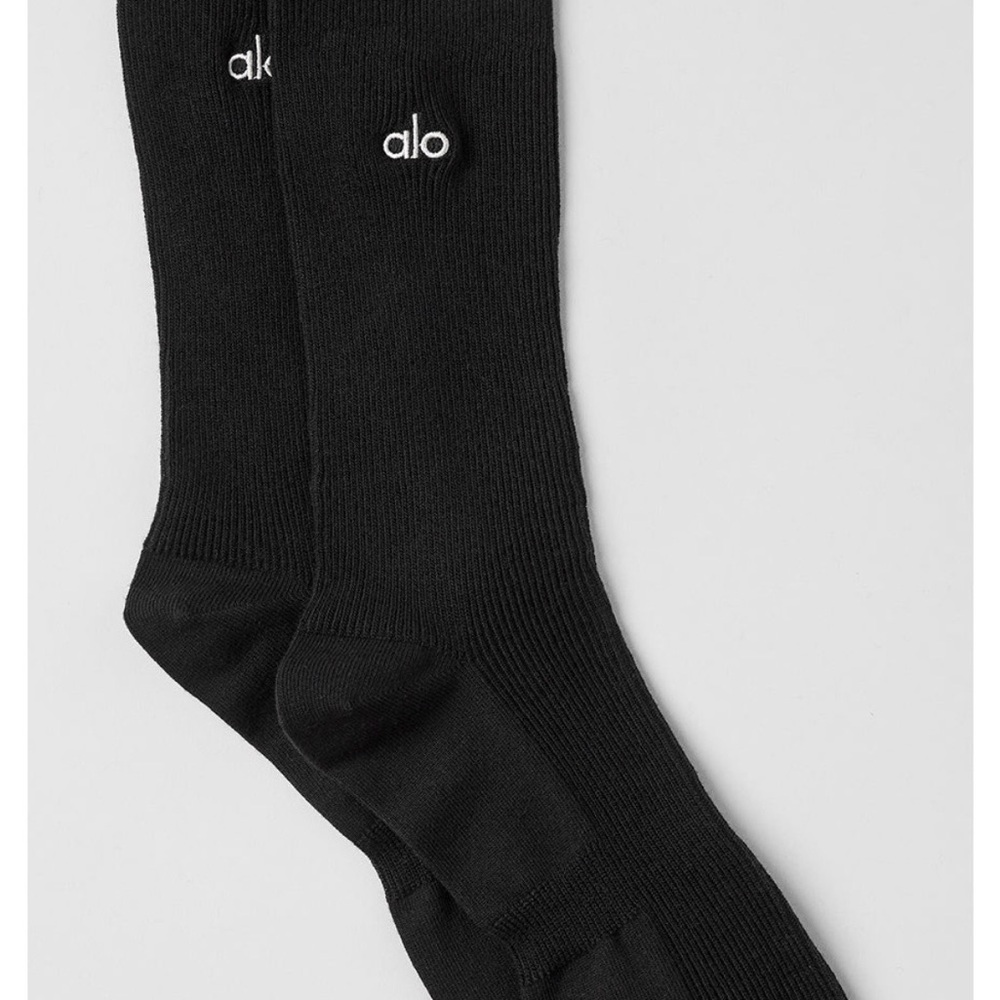 ALO Unisex Half-Crew Understated Sock, Black size M Medium
